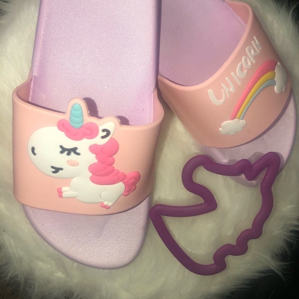 Memory foam like slide, super cute and super comfortable.